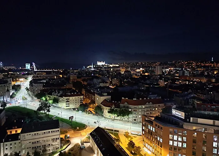 Prestigious Sky Park Apartment - Top City View - Traveller Awards 2024